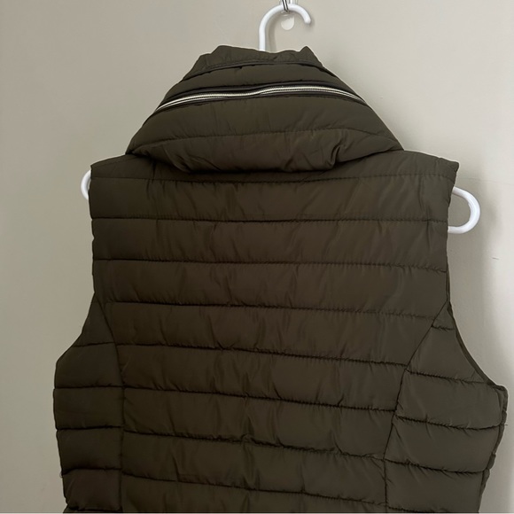 YMI Collection Olive Green Puffer Vest Size Small - Picture 10 of 16